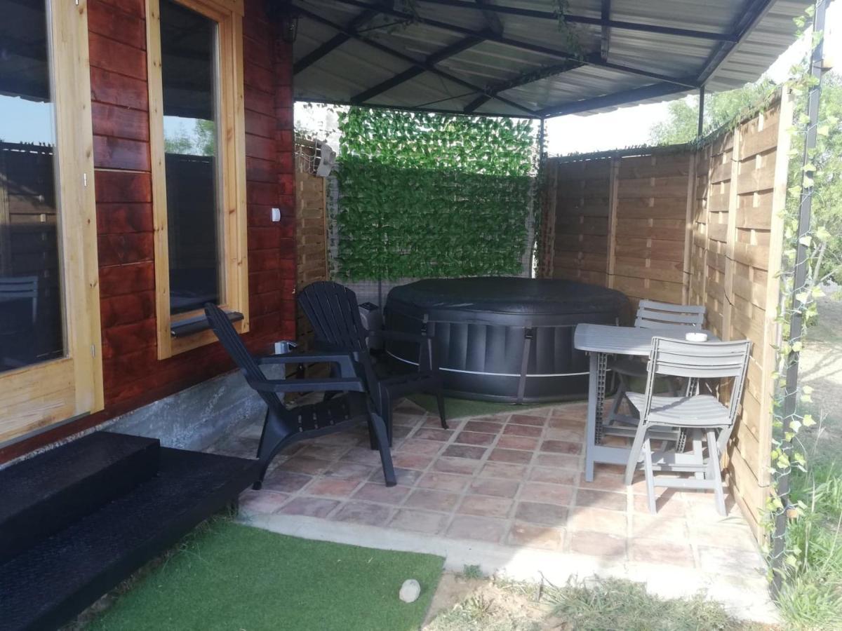 Charmant Chalet Pour 2 Personnes Spa Prive Massillargues-Attuech エクステリア 写真